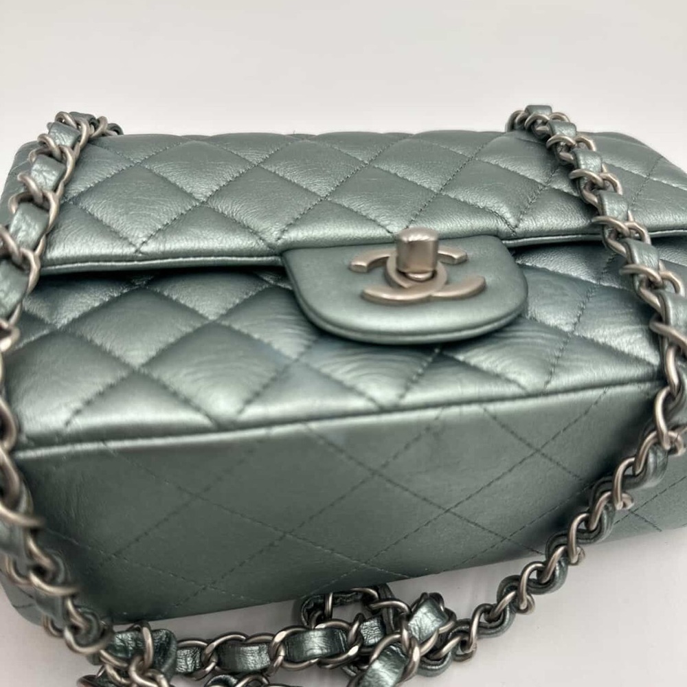 Chanel Classic Flap Pale Green - RARE COLOR - Picture 4 of 9